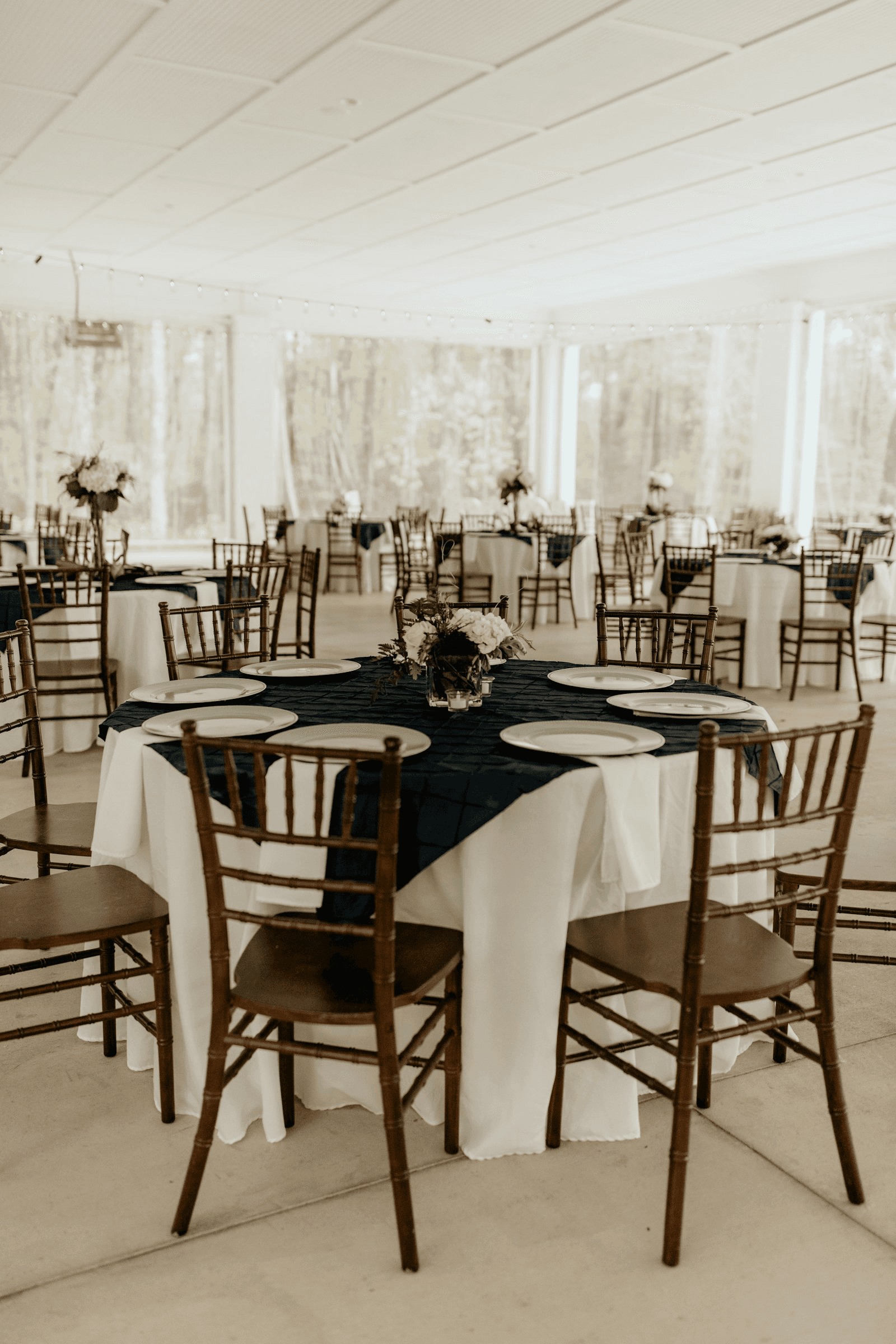 Chiavari Chairs Set (10 pcs) 1